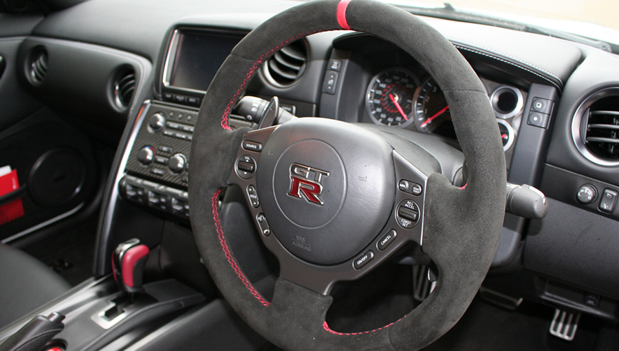 Projects such aswhite's GTR - momentum motorsport